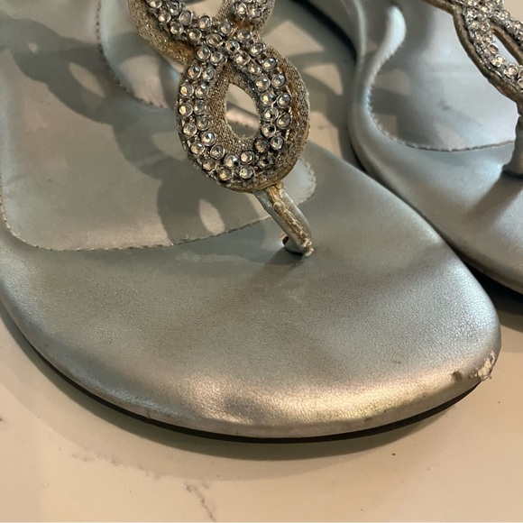 Dexflex Comfort Sz 7.5 WIDE Silver Thong Synthetic Women Sandals - Picture 4 of 11